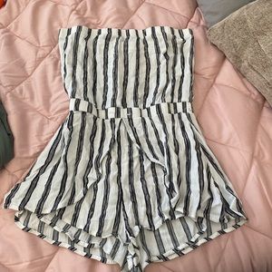 la hearts/ pacsun strapless romper